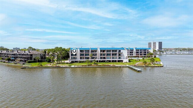 Building Photo - 401 Lakeside Ln