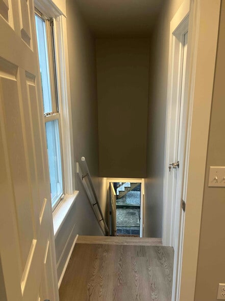 Building Photo - 523 W 17th St