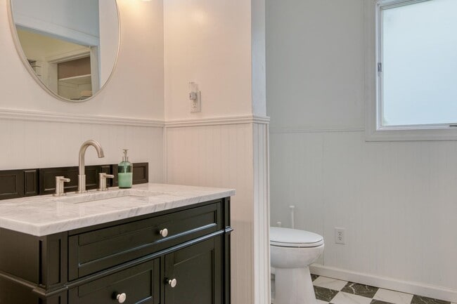 Building Photo - Cozy Apartment in Premium Christiansburg Area