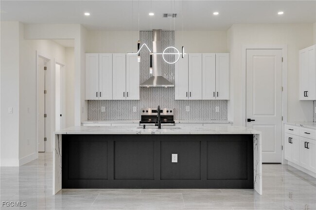 Building Photo - 153 SE 21st St