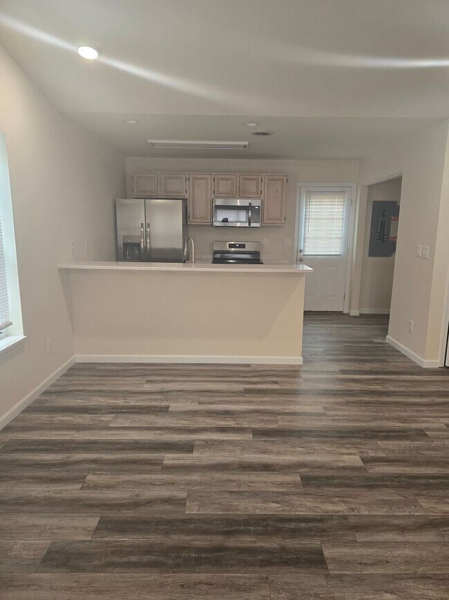 Building Photo - 1958-MF2-E4