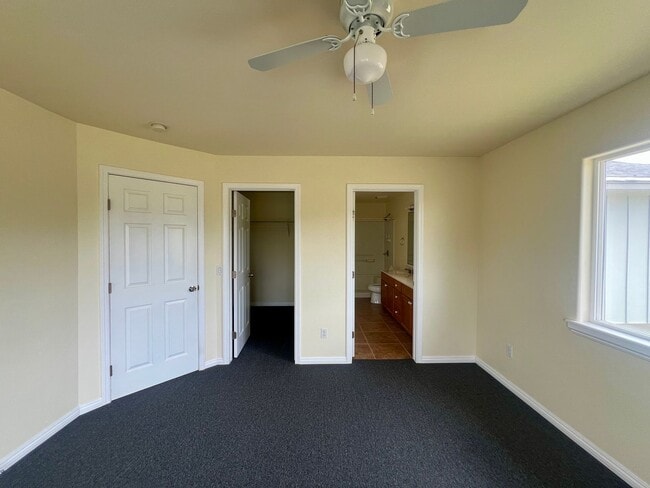 Building Photo - 3 Bedroom Home in Discovery Harbor with Ga...