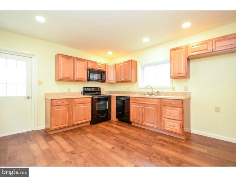 Building Photo - 1726 8th St