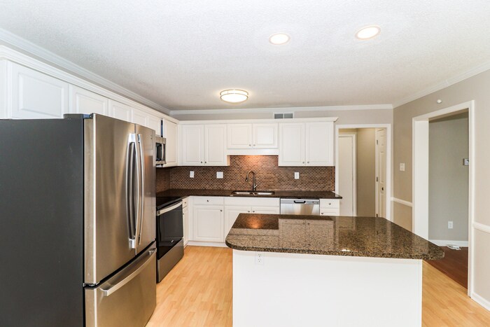 Building Photo - 8584 Pantherburn Trce