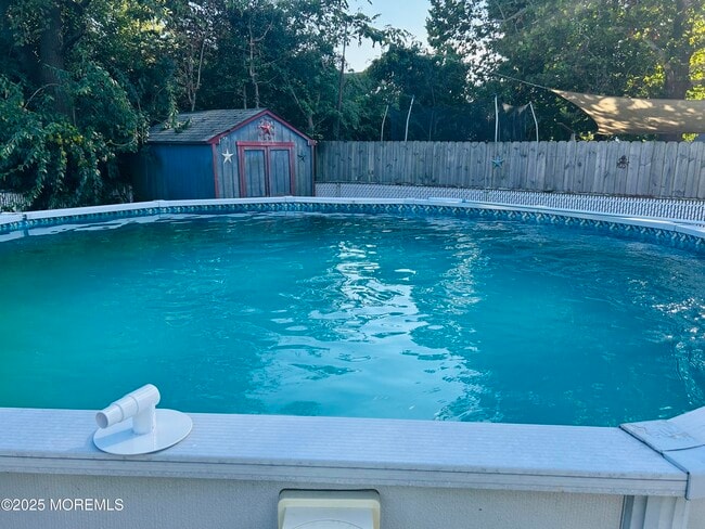 Building Photo - 341 David St