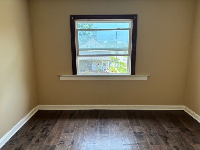 Building Photo - 73 N Oakley Ave