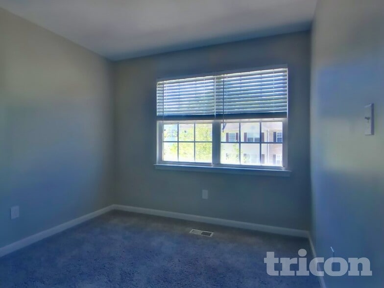 Building Photo - 1306 Sutler Terrace