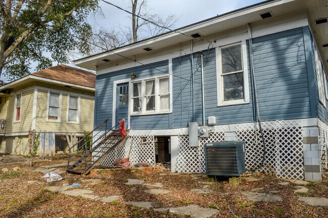 Building Photo - 2416 Highland Ave