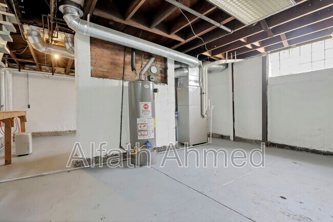 Building Photo - 294 Wyandotte Ave