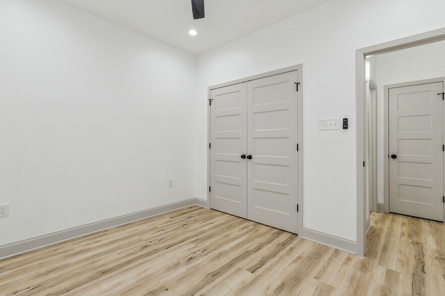 Building Photo - 3923 Clematis St