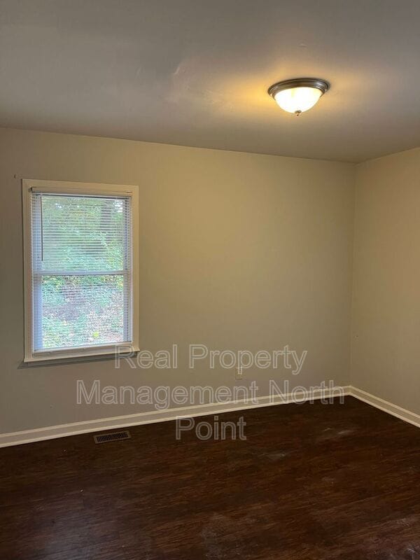 Building Photo - 466 Birney St NE