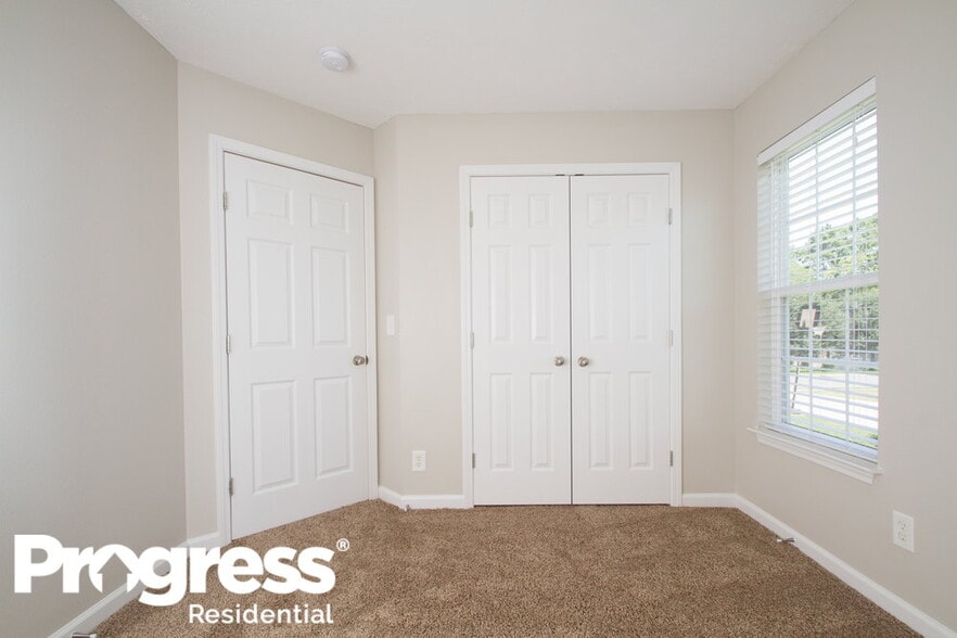 Building Photo - 110 Lyndhurst Dr