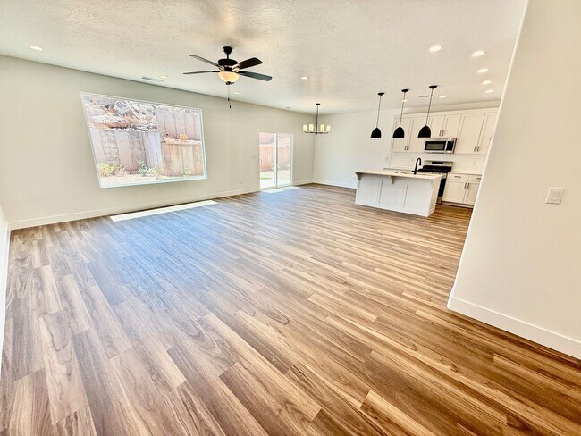 Building Photo - 4252 El Capitan Wy