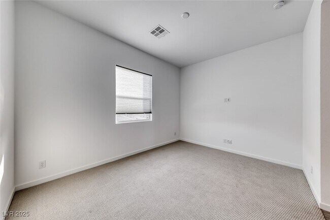 Building Photo - 102 Ibiza Lk Dr