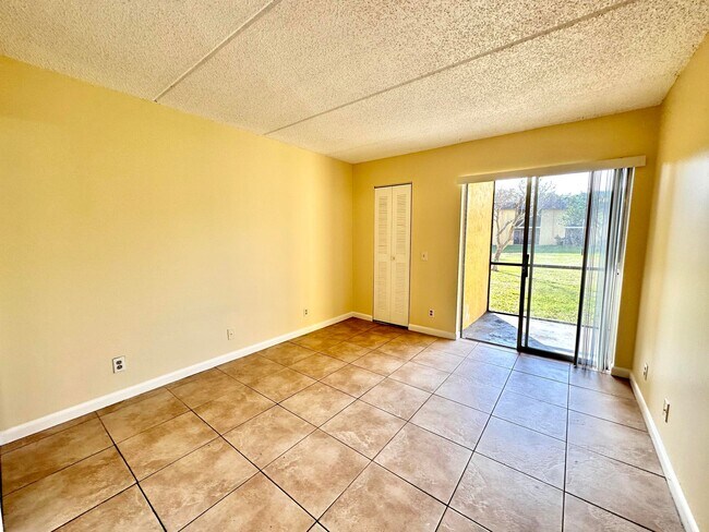 Building Photo - 710 Meadows Cir