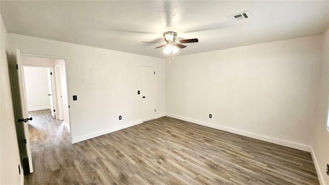 Building Photo - 1802 Vanessa Dr