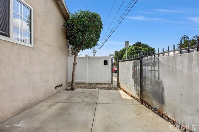 Building Photo - 12624 S Mona Blvd