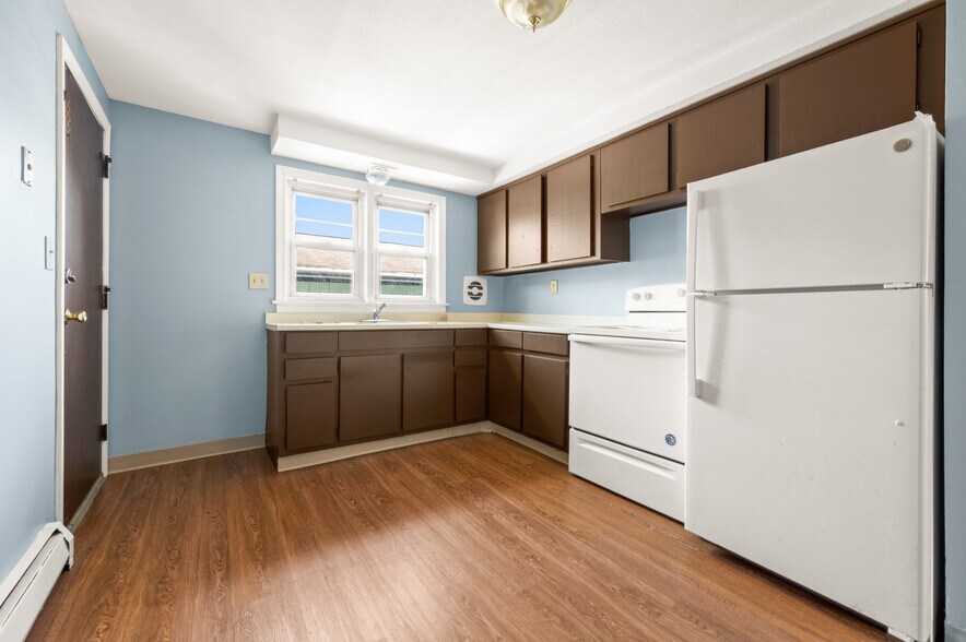Building Photo - 338 Park Ave