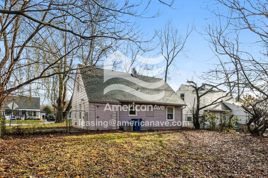 Building Photo - 1105 Blakley Dr