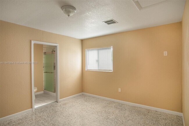 Building Photo - 8846 SW 25th St
