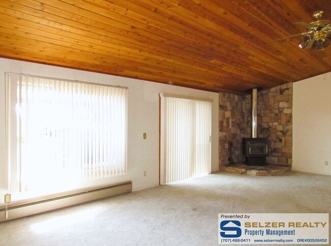 Building Photo - Roomy 3 bd. home in a beautiful Brooktrail...