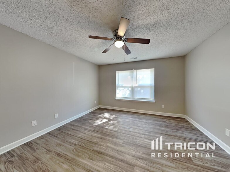 Building Photo - 607 Kingville Dr