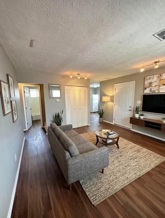 Building Photo - 940 Ferndale Pl