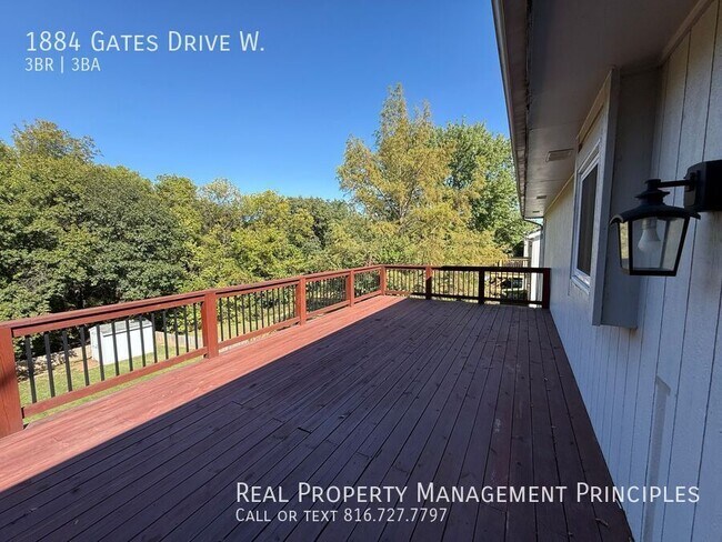 Building Photo - 1884 Gates Dr W