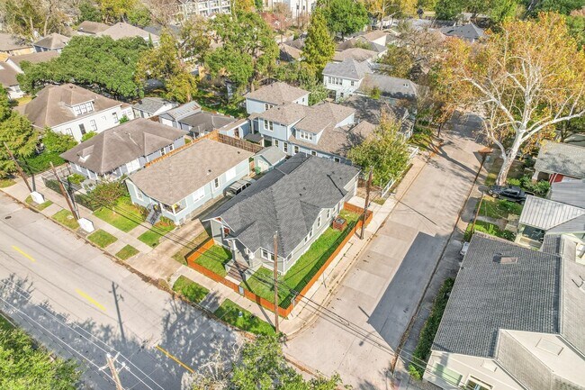 Building Photo - 2902 Houston Ave