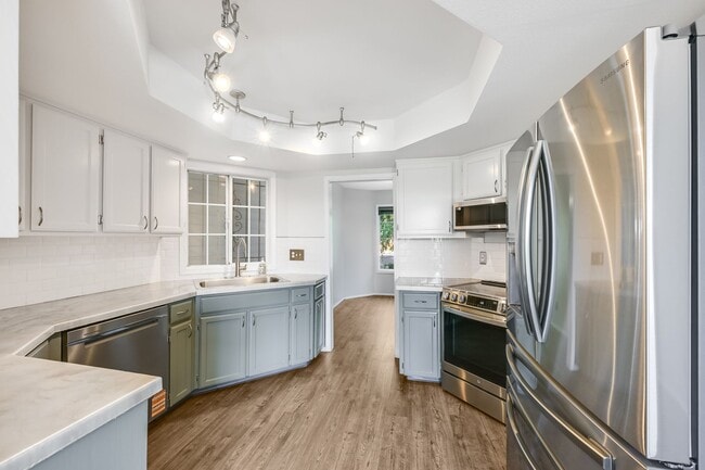 Building Photo - Beautiful 4 Bed, 4 Bath Rental Home in Gre...