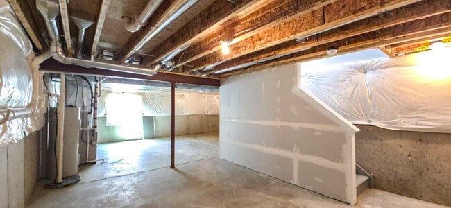 Building Photo - 8487 Redmond St