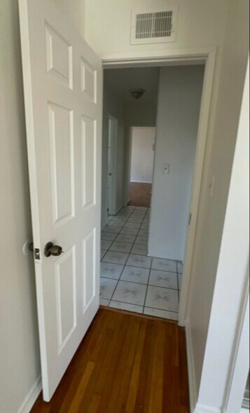 Building Photo - 10063 Faywood St