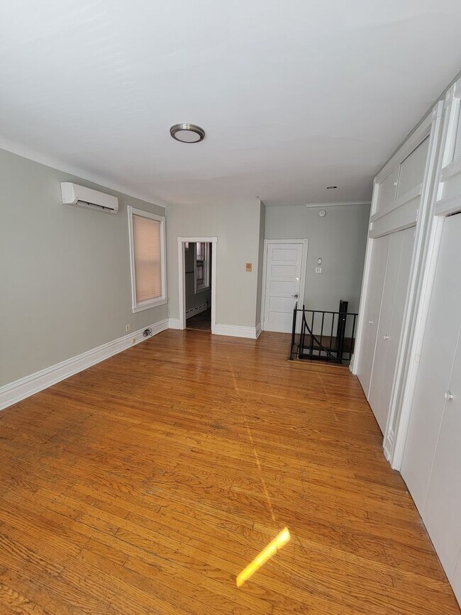 Building Photo - 4619 Cedar Ave