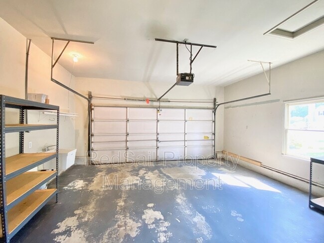 Building Photo - 203 Monty Manor