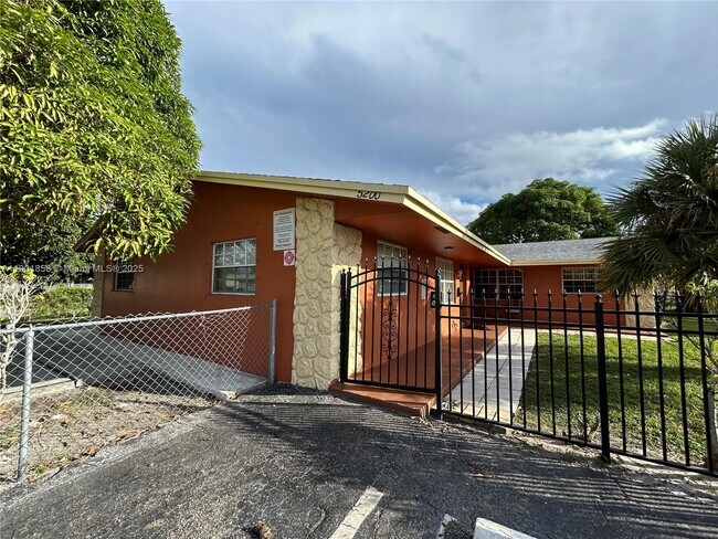 Building Photo - 5200 NW 17th Ct