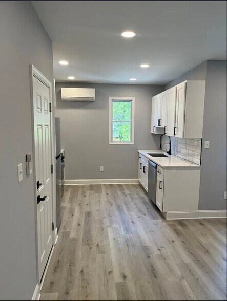 Building Photo - 5847 Willows Ave