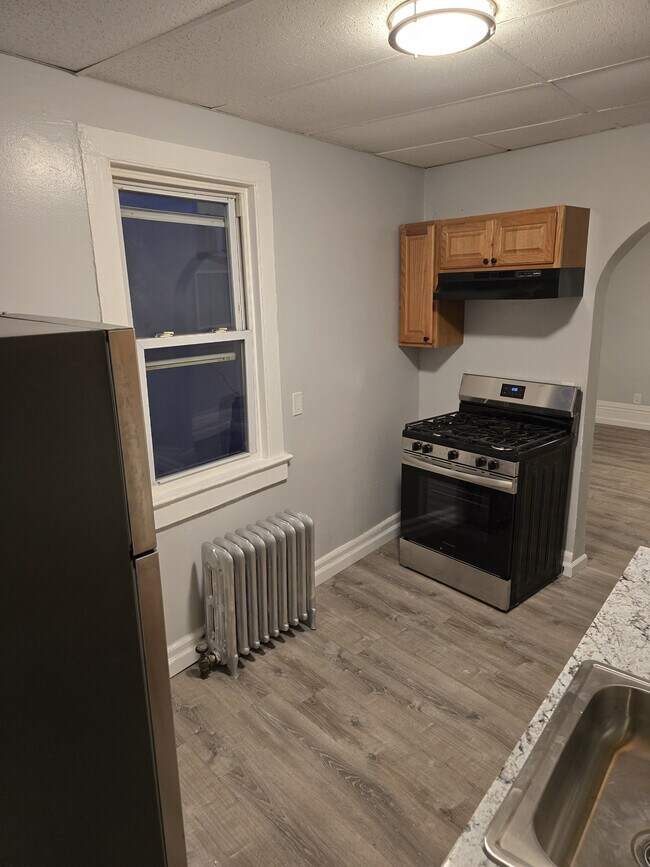 Building Photo - 1354 W Front St