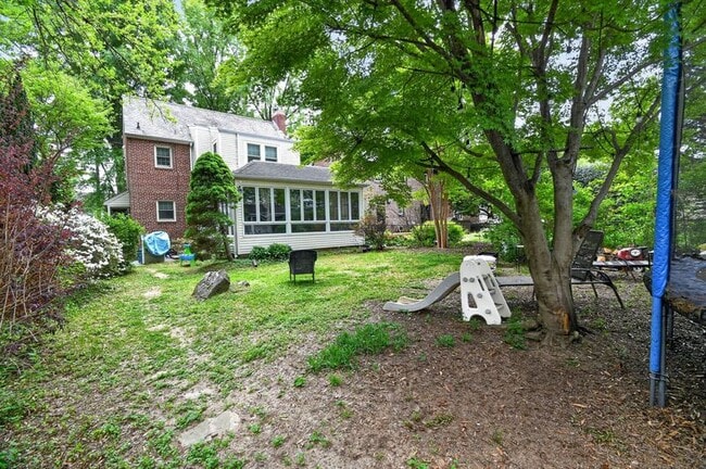 Building Photo - 4825 Butterworth Pl NW