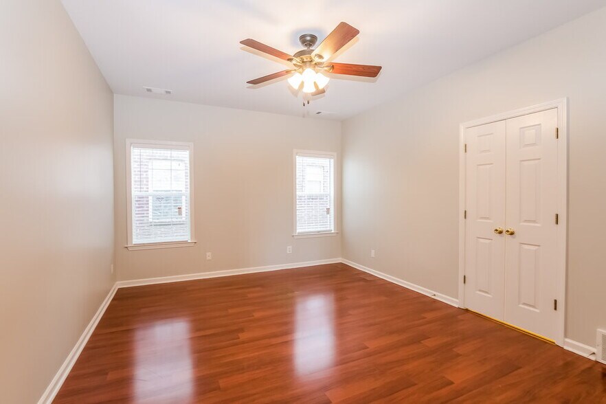 Building Photo - 10436 Sunnybrook Cir