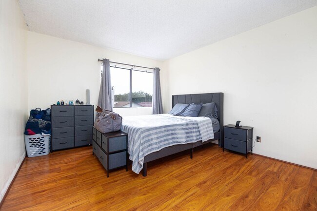 Building Photo - Great opportunity to rent this beautiful centrally located apartment in Chula Vista!