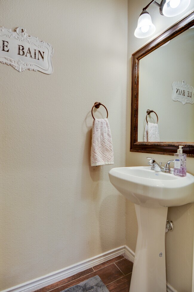 Building Photo - 601 Highlands St