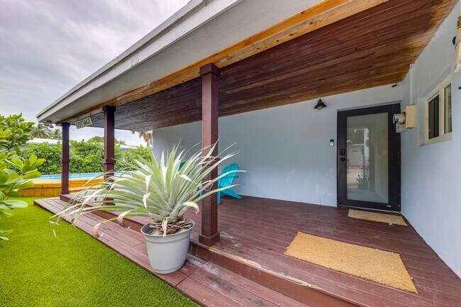 Building Photo - 205 Pirates Dr