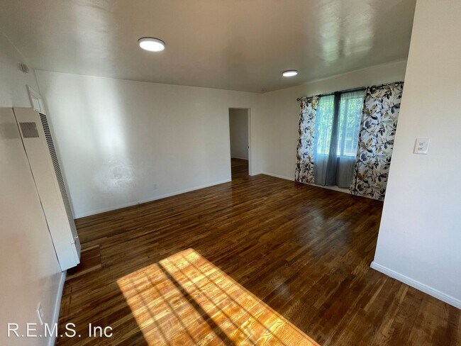 Building Photo - 3 br, 1 bath House - 1820 E Kay Street