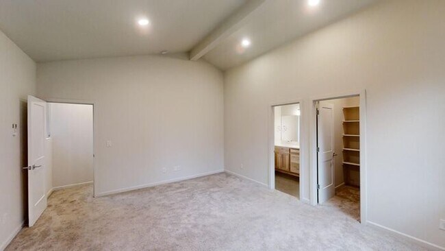 Building Photo - Start The New Year In Style! Discover the Elegance of this beautiful 3-bedroom Townhome!