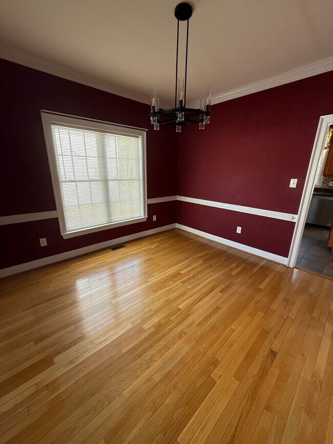 Building Photo - Large 4 Bedroom Home in Glen Allen