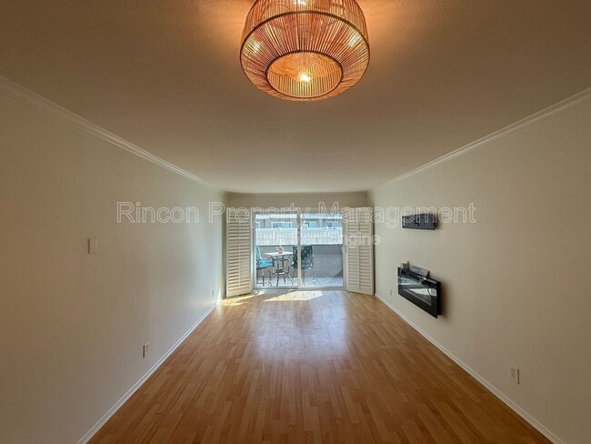 Building Photo - 236 E Surfside Dr