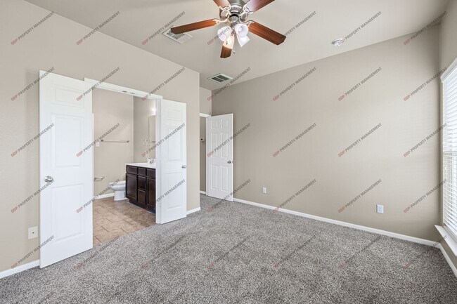 Building Photo - 8012 Bridgepointe Dr