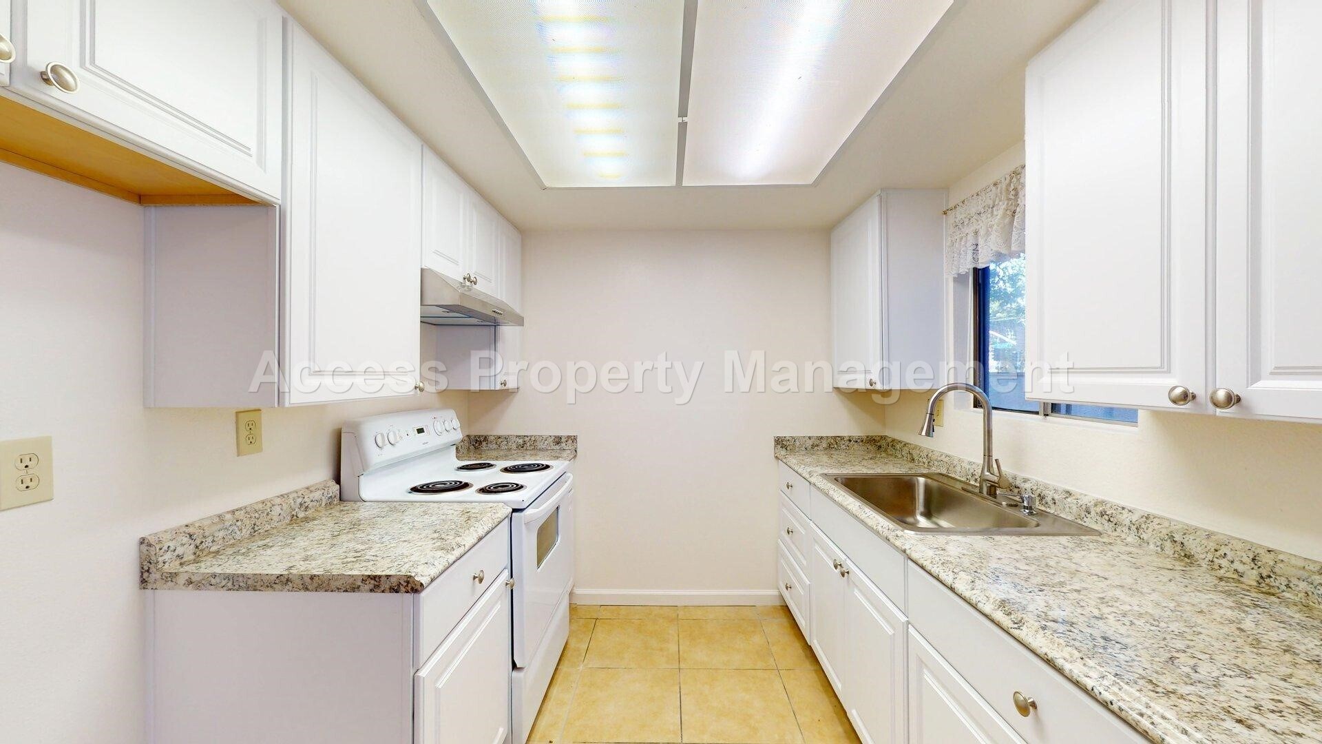 Building Photo - 3002 Lake Park Ct