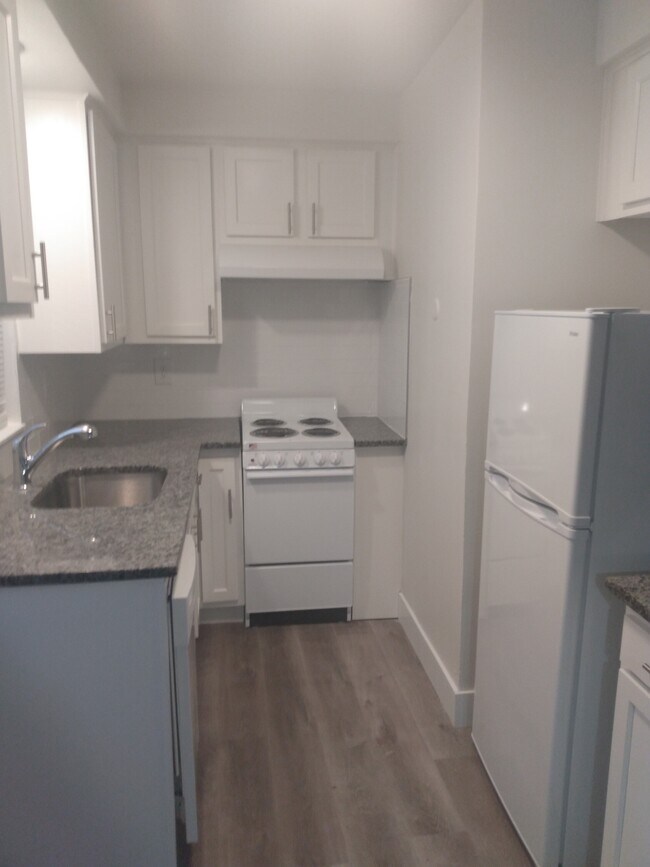 Building Photo - 1527 W Farnum Ave