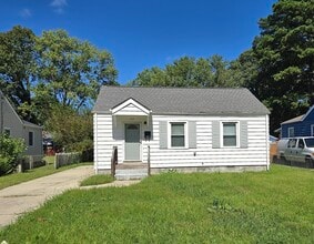 Building Photo - CHARMING 2 BEDROOM SINGLE FAMILY